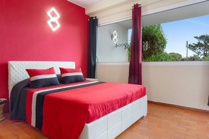 Ganze Wohnung, Ruhiges Refugium in Santa Cruz, Madeira – nur wenige Schritte vom Flughafen entfernt in Água de Pena, Madeira