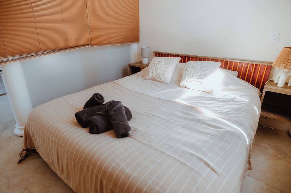 Villanona - large house with jacuzzi, billiards, table tennis, garden with petanque area in Notre-Dame-de-Bonne-Nouvelle, Caen region