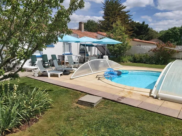 Casa de huéspuedes para 8 personas, con jardín además de jacuzzi y piscina - 1