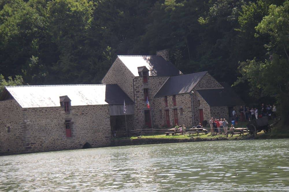 Bonita y luminosa casa con gran jardín cerrado in La Vicomté-sur-Rance, Región de Dinan