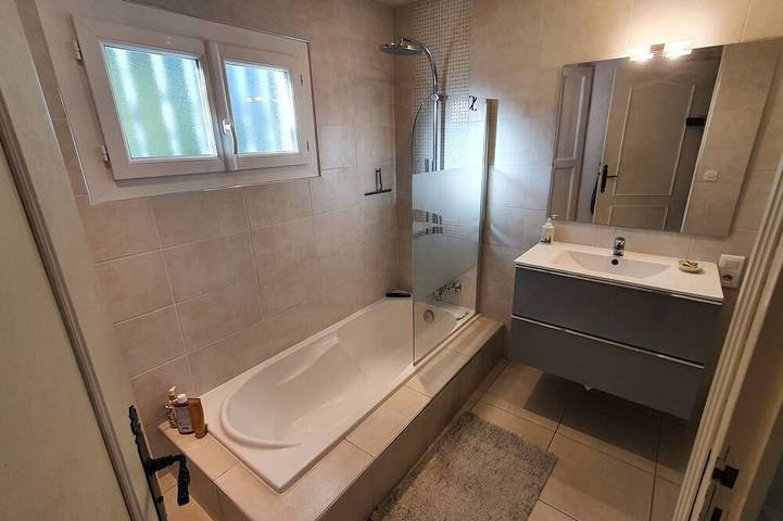 4 Bed Villa - Sleeps 8 - Pets - Pool - Parking in Les Arcs (Var), Costa mediterránea (Francia)