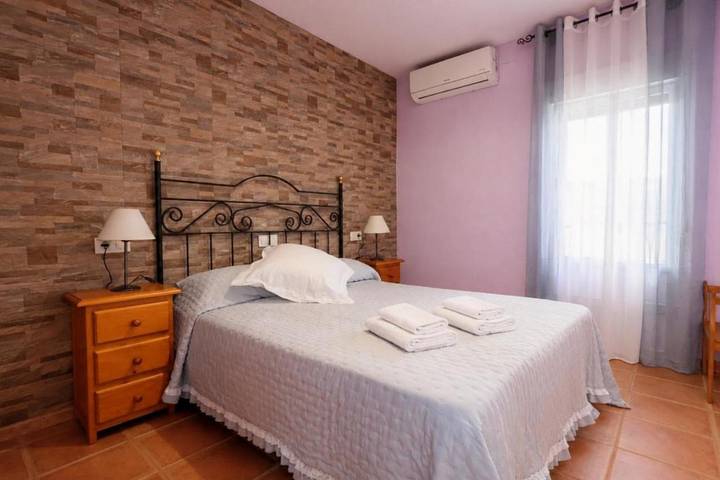 Apartamento para 8 personas, con Balcón y Terraza además de Jardín y Piscina en Casas del Monte