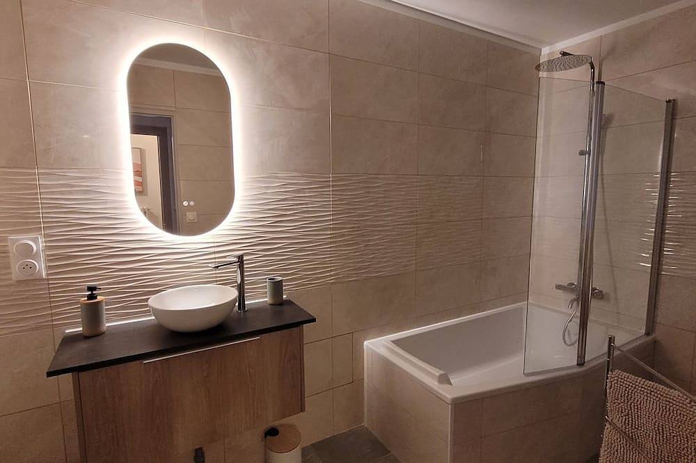 Quiet town center house with patio and 2-wheel garage in Charleville-Mézières, Ardenas