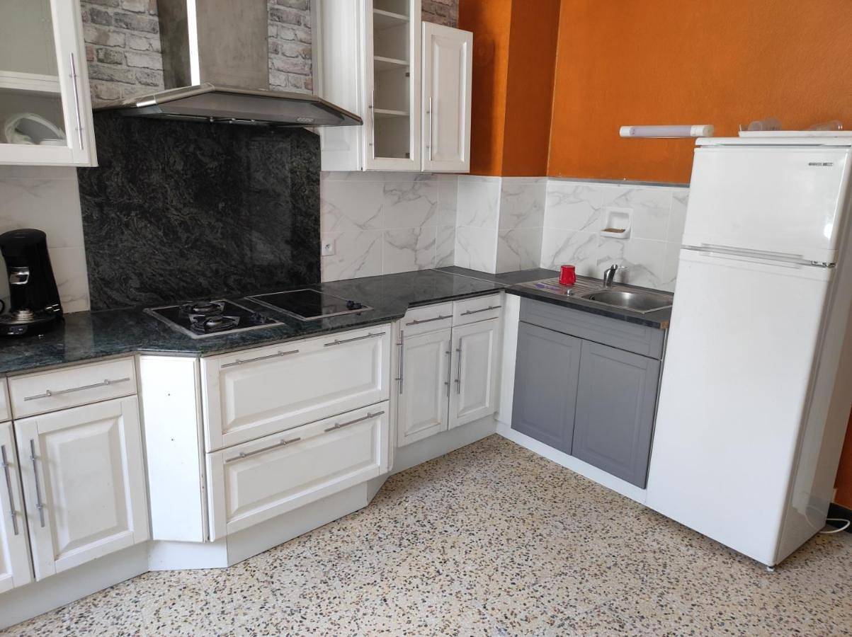 Appartement entier, One-Bedroom Apartment in Craponne-sur-Arzon, Parc Naturel Régional Livradois-Forez