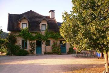 Location de vacances pour 10 personnes, avec terrasse et jardin à Coly