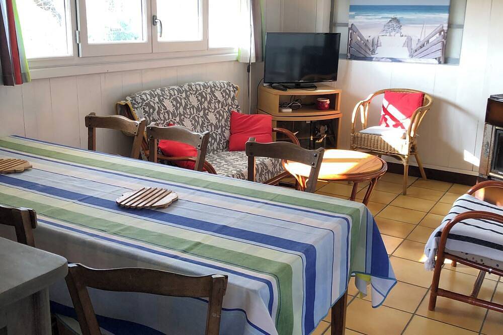 Wooden Chalet Contis Plage in Contis, Saint-Julien-en-Born