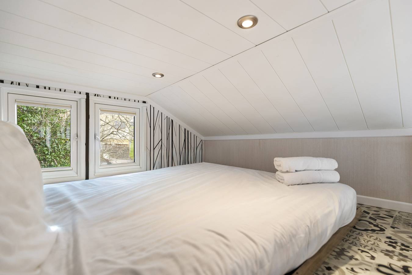 Petite Retreat - Lovely Pod with Hot Tub in Narberth, Pembrokeshire