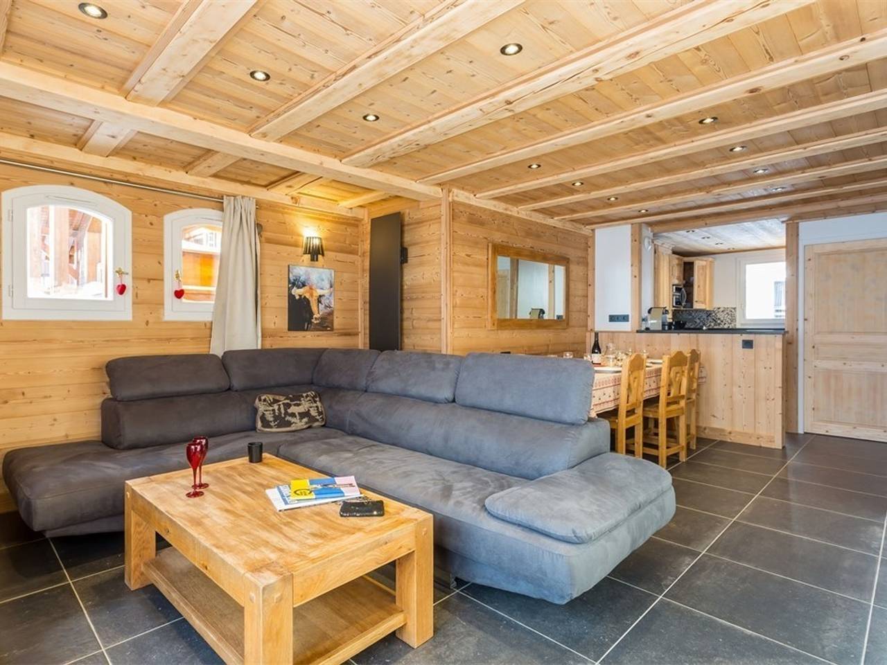 Spacious Chalet in Val Thorens - 12 Guests, Ski-In/Ski-Out, Fireplace, Wifi, Balconies in Val Thorens, Massif de la Vanoise