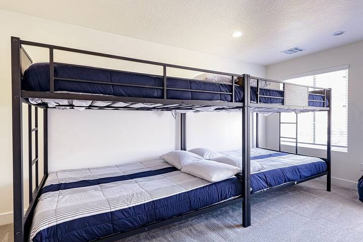 Vacation house for 10 people, with pool and terrace as well as hot tub in Zion National Park