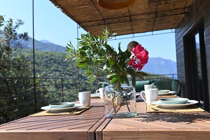 Location de vacances pour 6 personnes, avec piscine ainsi que jardin et vue, adapté aux familles à Serriera - 2