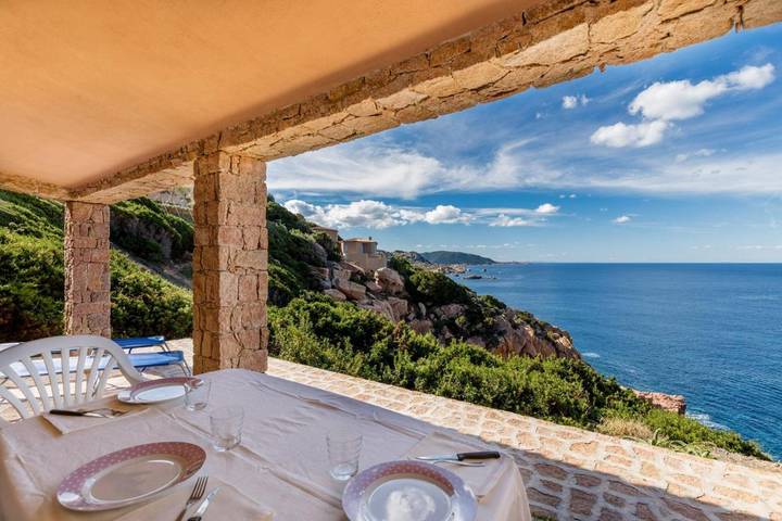 Villa per 4 persone, con balcone e panorama in Costa Paradiso