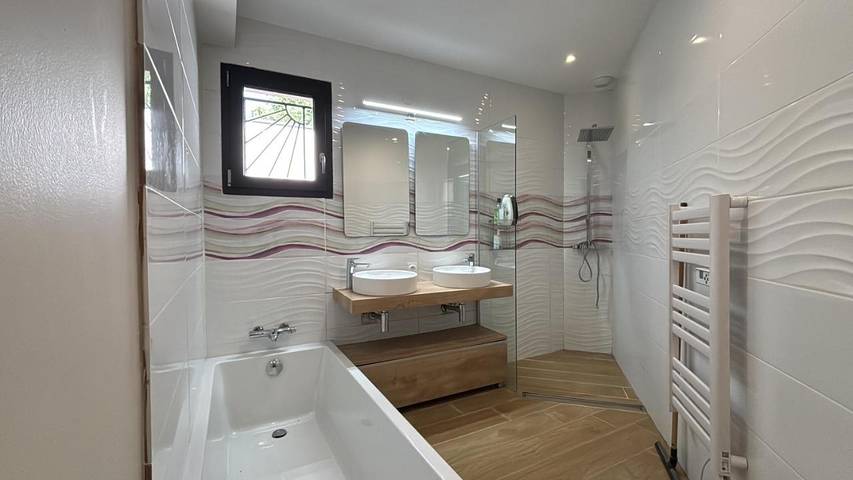 Location de vacances pour 6 personnes, avec Terrasse et Jardin ainsi que Piscine et Vue à Palaja - 4