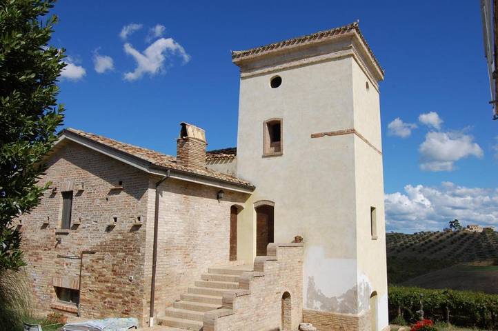 Agriturismo per 5 persone, con Terrazza e Giardino nonché Piscina e Panorama in Provincia di Pescara
