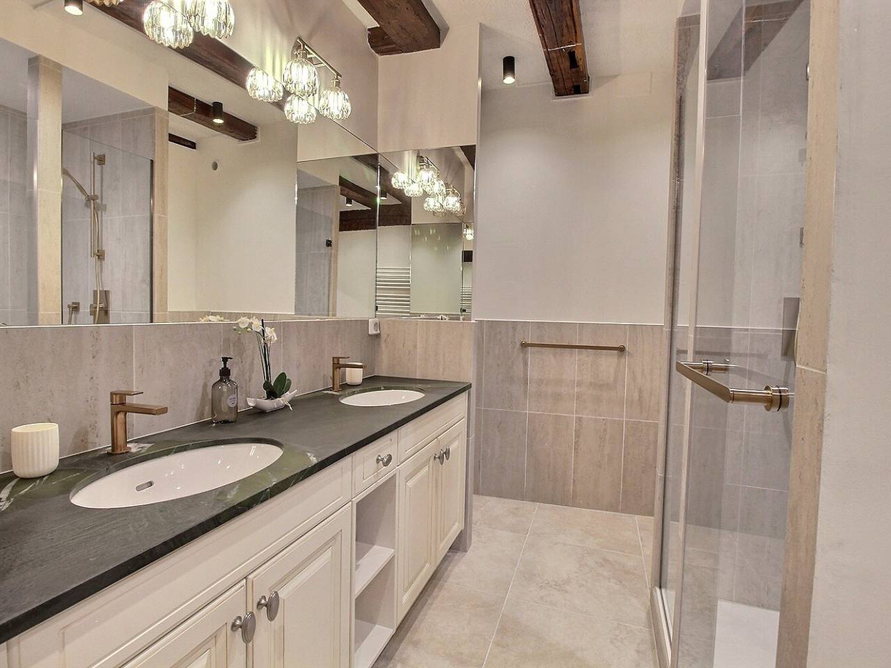 Entire apartment, Colmar: 6-person apartment, charm and modern, city center, parking included in Colmar, Colmar region