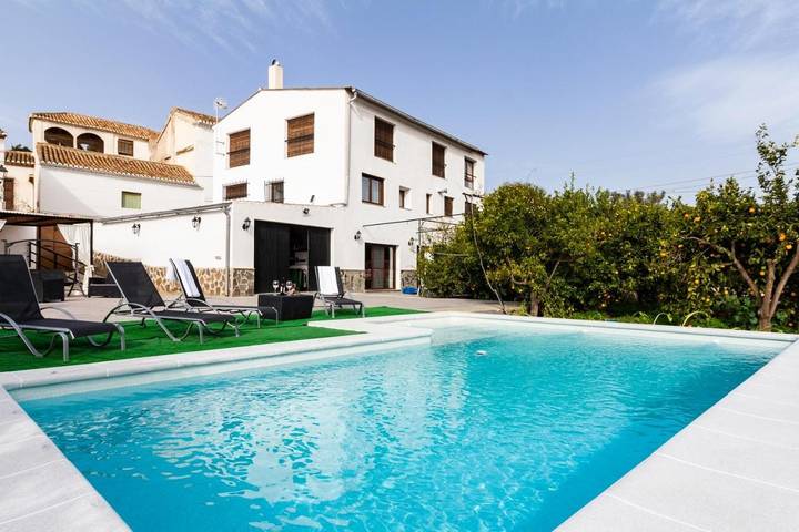 Casa rural para 12 personas, con jardín además de piscina y terraza en Chite