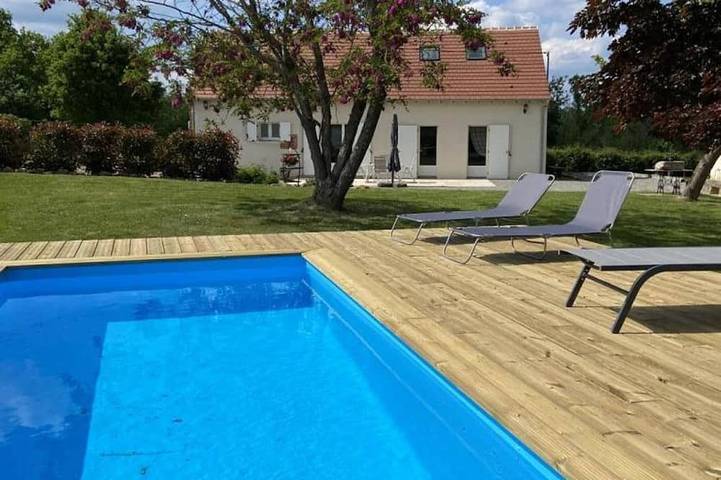 Gîte pour 6 personnes, avec terrasse et jardin dans Louroux-Hodement