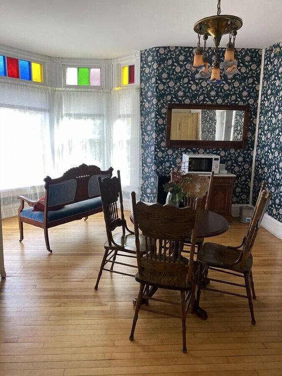 Ah #7 · Ah #7 Queen Mayo Suite w/Fridge/Micro/Shower/Tub in Wabasha, Wabasha County