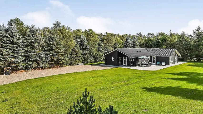 Ferienhaus für 9 Personen, mit Sauna und Whirlpool sowie Terrasse in Jegum