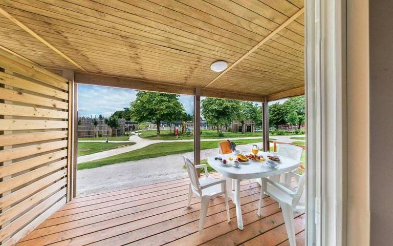 Parc de vacances pour 4 personnes, avec piscine ainsi que jardin et bassin pour enfant en Normandie - 2