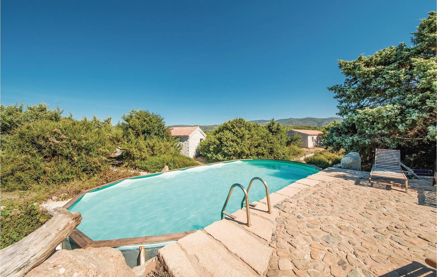 Entire holiday apartment, Beachside Apartment with Pool, Parking & Kitchen in Badesi, Olbia-Tempio