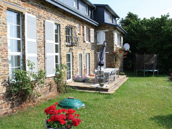 Vacation rental for 9 people, with yard in the Luxembourg (Belgium)