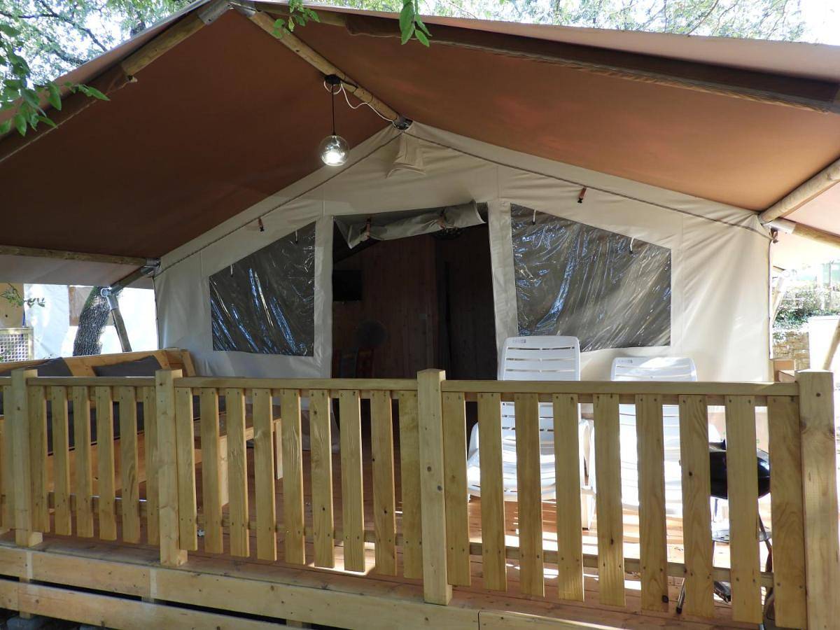 Tent in Lanterna, Tar-Vabriga