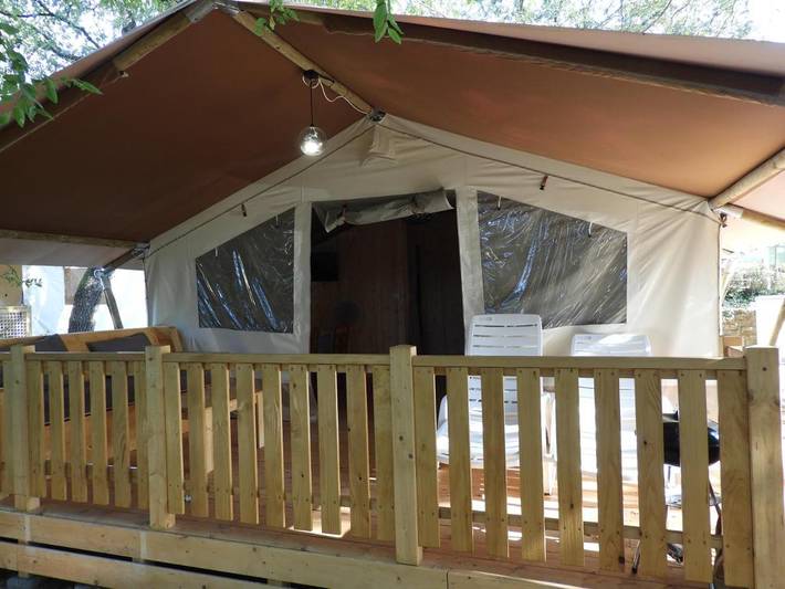 Tente pour 5 personnes, avec terrasse et piscine ainsi que vue et bassin pour enfant dans Lanterna - 3