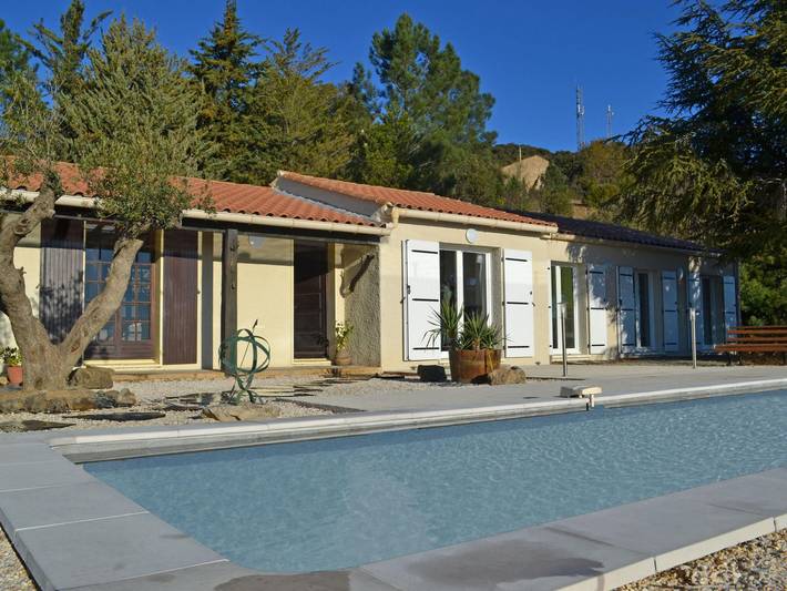 Location de vacances pour 8 personnes, avec jardin et piscine, animaux acceptés à Berlou