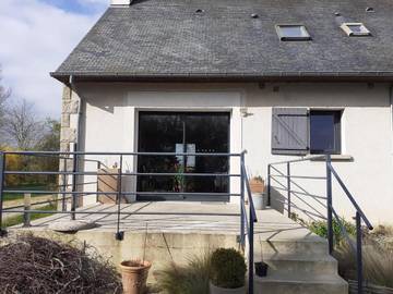 Chambre d’hôte pour 2 personnes, avec jardin ainsi que vue et terrasse à Langrolay-sur-Rance