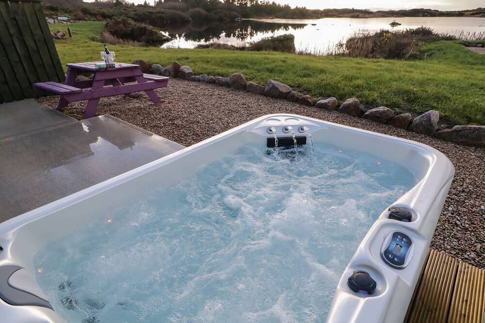 The Wheelhouse Pod No. 3, romantic in Burtonport, County Donegal in Glenties, County Donegal