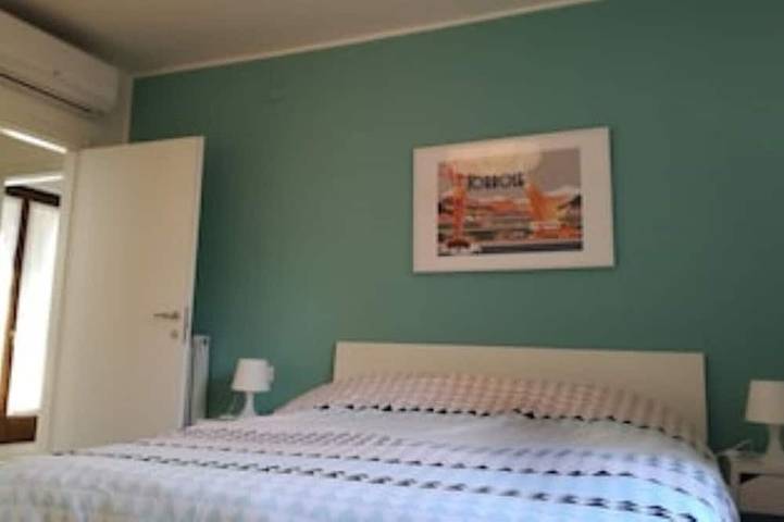 Apartamento entero, Flat with garden in quiet green neighborhood, 2 bikes, storage, private parking in Riva del Garda, Montañas Garda