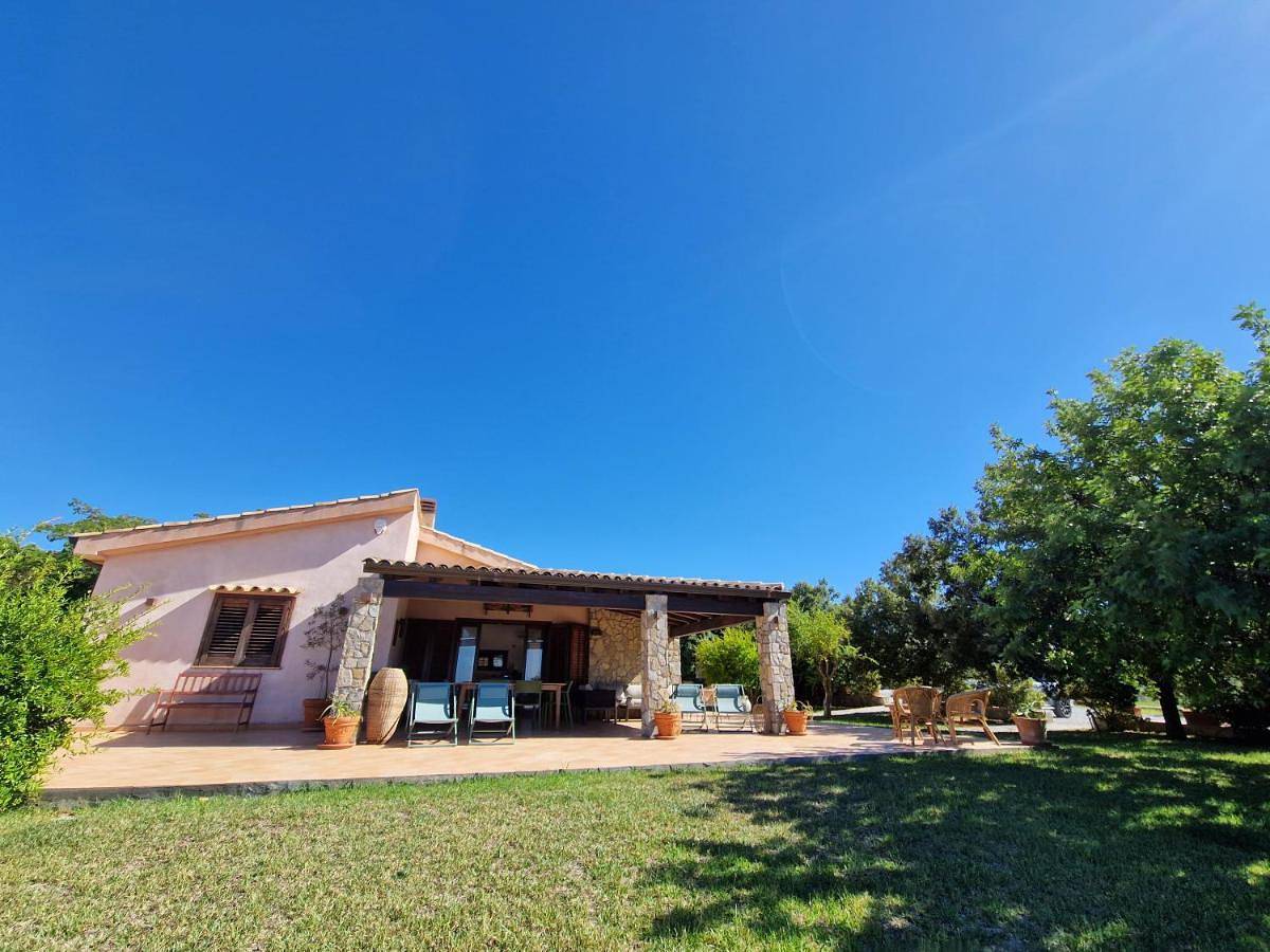 Villa del Carrubo a due passi dal mare di Cefalù in Collesano, Provincia di Palermo