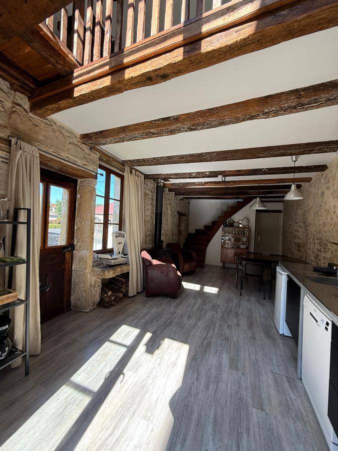 Location de vacances pour 5 personnes, avec terrasse ainsi que jardin et piscine, adapté aux familles à Melay - 4