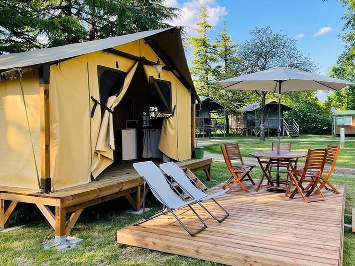 Camping Quercy Vacances - Tente en toile et en bois 5 personnes - Tente safari (sans sanitaires) in Saint-Pierre-Lafeuille, Quercy