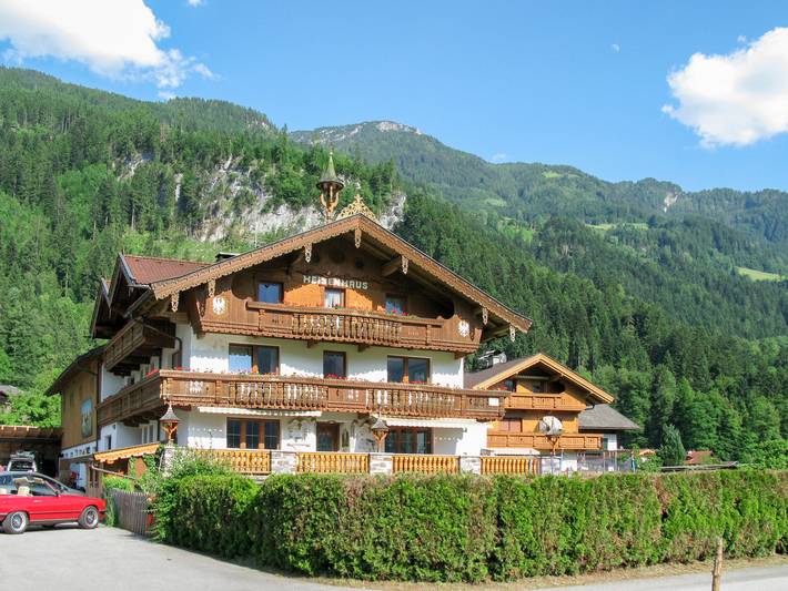 Vakantiewoning voor 5 personen, with Balkon and Terras as well as Tuin in Ramsau im Zillertal