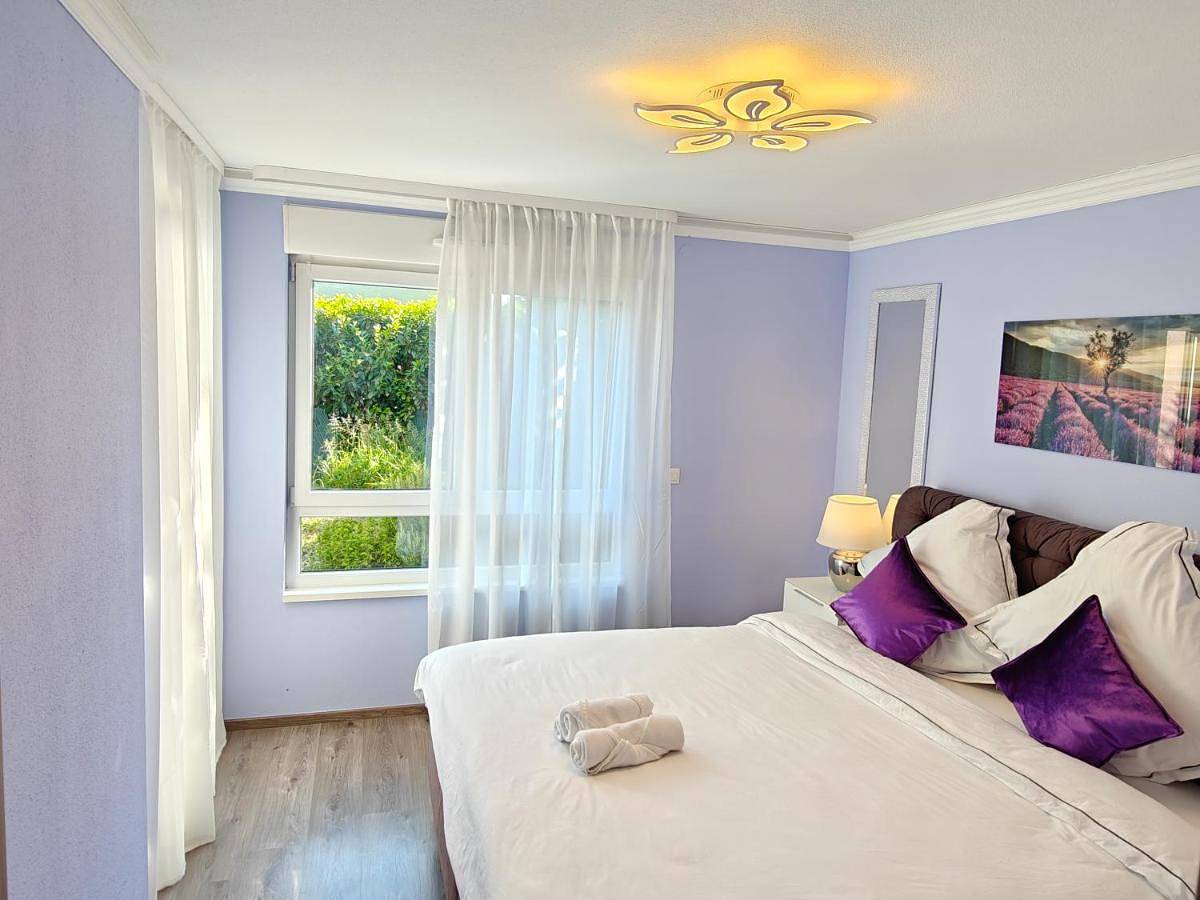 Appartement entier, Charming apartment with Garden, Free Parking near Basel, Airport, Ger'many, France, in Saint-Louis, Région de Mulhouse