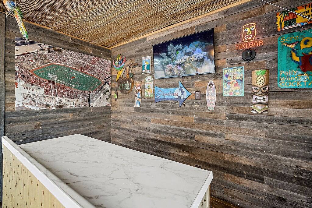 The Hut - Lubbock, Tx with an Island Flair! in Lubbock, Lubbock County