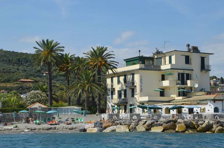 Ferienhaus für 5 Personen, mit Terrasse und Garten sowie Ausblick in Albenga