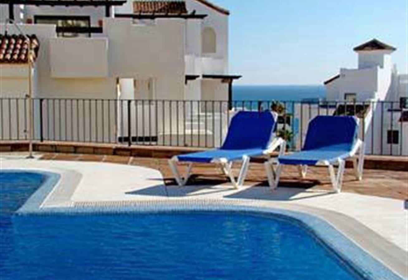 Ganze Wohnung, Penthouse mit 3 Schlafzimmern in der Marina de la Alcaidesa mit Meerblick, Pools, A/C & Wlan in Playa de La Alcaidesa, San Roque