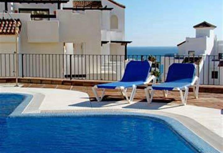 Apartamento para 6 personas, con Balcón además de Jardín y Piscina para niños en La Alcaidesa