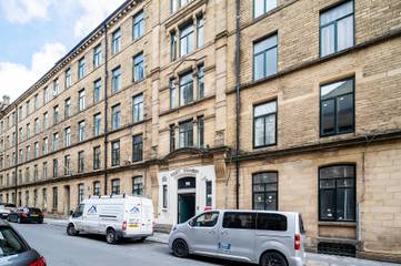Apartment for 4 People in Bradford, West Yorkshire, Photo 4