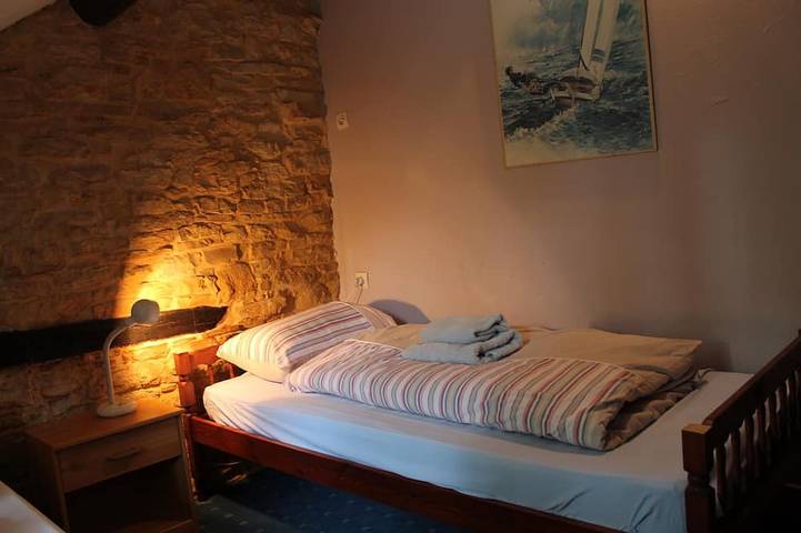Gîte pour 6 personnes, avec Terrasse ainsi que Jardin et Piscine à Montgesty - 2