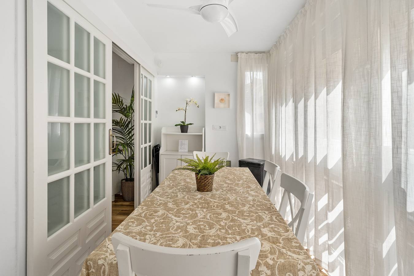 Entire apartment, Apartment 'Fuengirola Beach' with Sea View, Wi-Fi and Air Conditioning in Fuengirola Centre, Fuengirola