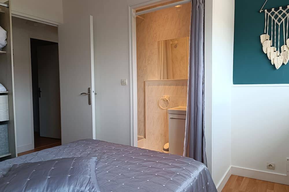 Appartement entier, 🌊 Appt  bord de mer  6 pers  À 20 m plage  🛏️ 3 Ch – 🛁 2 Sdb terrasse au Rdc in Saint-Marcouf, Région de Cherbourg