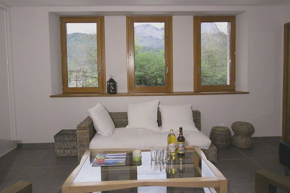 Apartamento entero, Entre El Lago Y Las Montañas: L'Arcalod - encantadora casa de campo ★★★ en el corazón de Saboya in Faverges, Parque natural regional del Macizo de Bauges