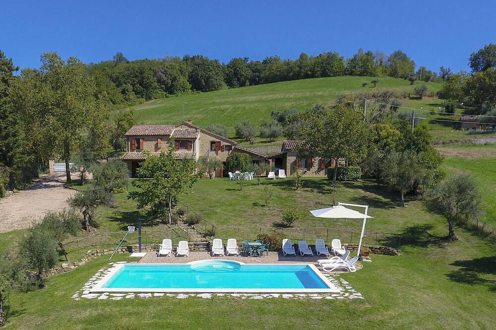 Charming Villa in Marche, private pool and fantastic landscape in Gualdo, Macerata Province