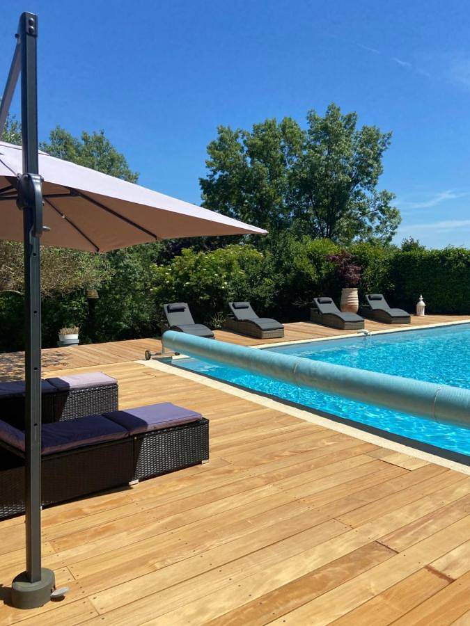 Location de vacances pour 3 personnes, avec piscine ainsi que vue et jardin à Le Verdier - 3