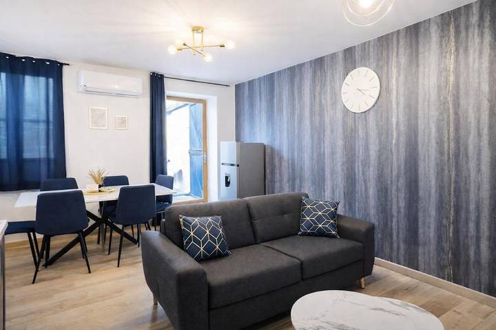 Gîte pour 6 personnes, avec Terrasse à Sault-Brénaz