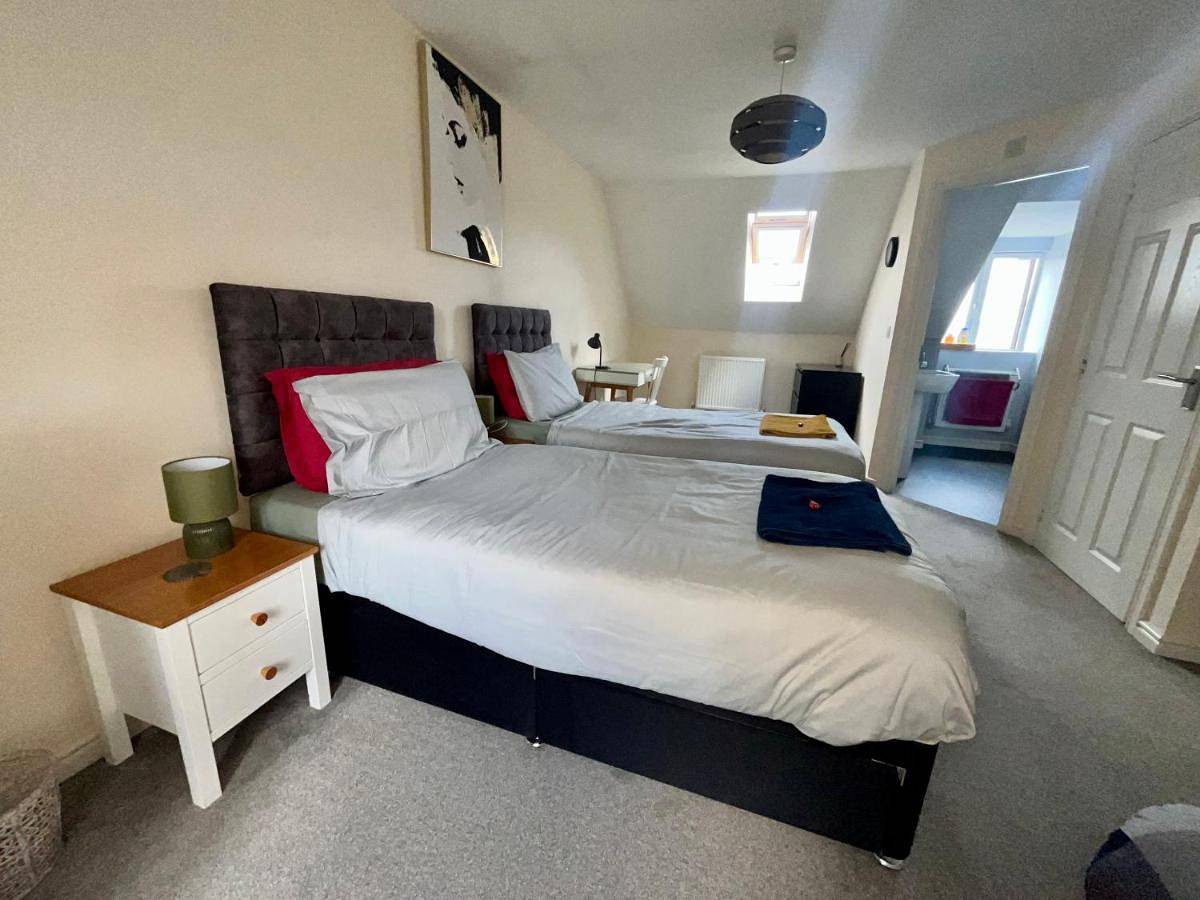 Entire 4 Bed Townhouse in Exeter, Devon