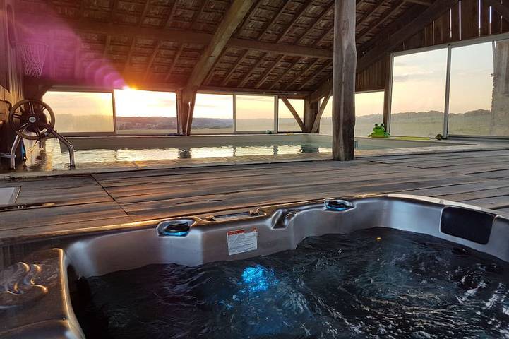Location de vacances pour 30 personnes, avec Jacuzzi et Terrasse à Lupiac